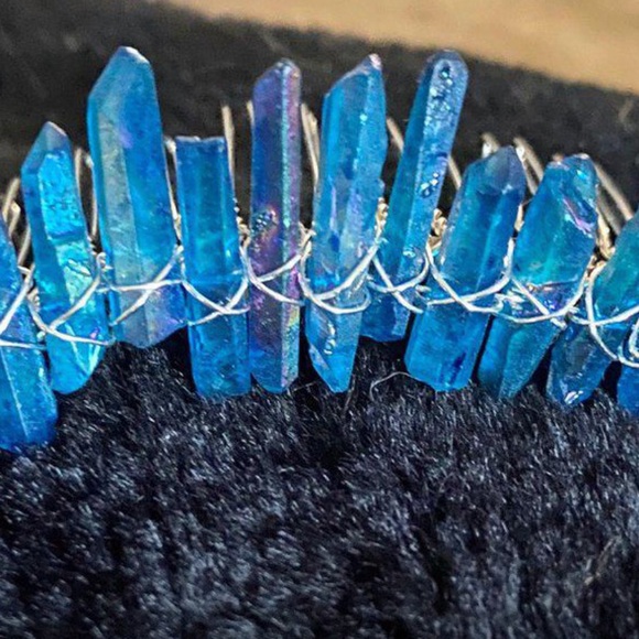 Mini Crystal Crowns - Picture 2 of 2